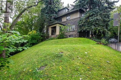 15 Pine Hill Road, Toronto, ON - Outdoor