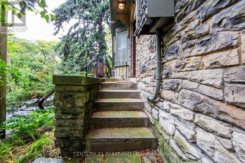 15 Pine Hill Road, Toronto, ON - Outdoor