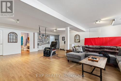 83 Essex Drive N, Belleville, ON - Indoor Photo Showing Living Room