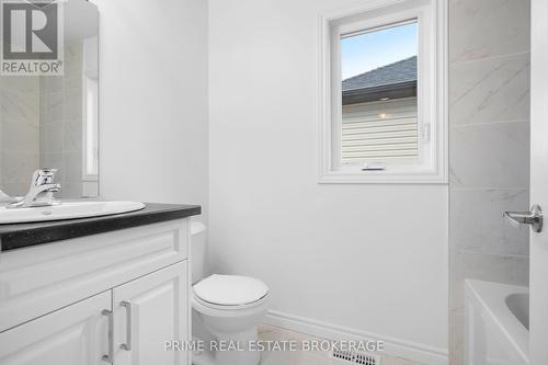 113 Delong Drive, Norwich, ON - Indoor Photo Showing Bathroom