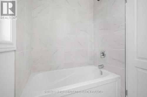 113 Delong Drive, Norwich, ON - Indoor Photo Showing Bathroom