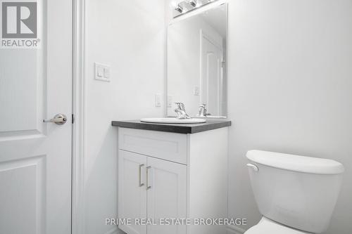 113 Delong Drive, Norwich, ON - Indoor Photo Showing Bathroom