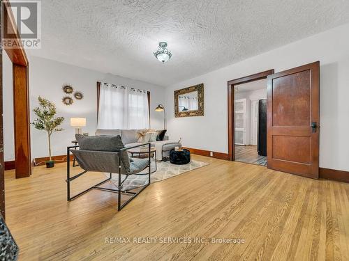 157 Cityview Drive N, Guelph, ON - Indoor Photo Showing Living Room