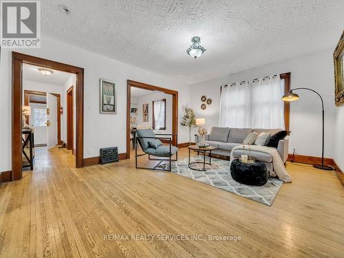 157 Cityview Drive N, Guelph, ON - Indoor Photo Showing Living Room