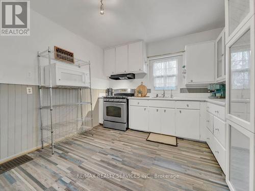 157 Cityview Drive N, Guelph, ON - Indoor Photo Showing Kitchen