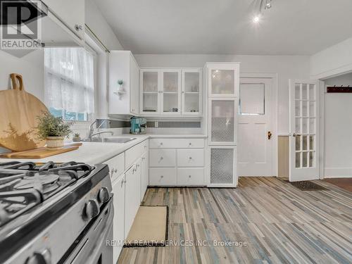 157 Cityview Drive N, Guelph, ON - Indoor Photo Showing Kitchen