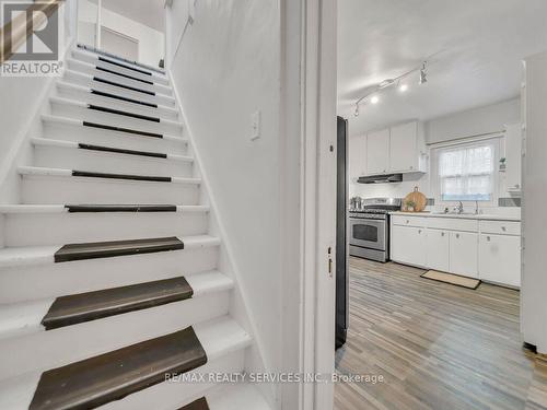 157 Cityview Drive N, Guelph, ON - Indoor Photo Showing Kitchen