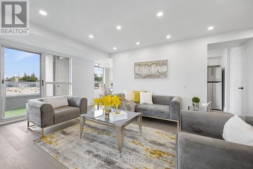 303 - 9015 Leslie Street, Richmond Hill, ON - Indoor Photo Showing Living Room