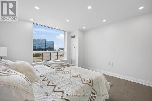 303 - 9015 Leslie Street, Richmond Hill, ON - Indoor Photo Showing Bedroom