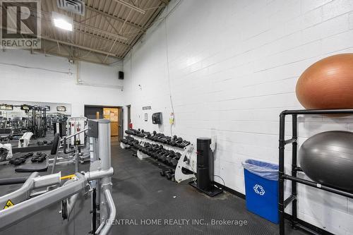 303 - 9015 Leslie Street, Richmond Hill, ON - Indoor Photo Showing Garage