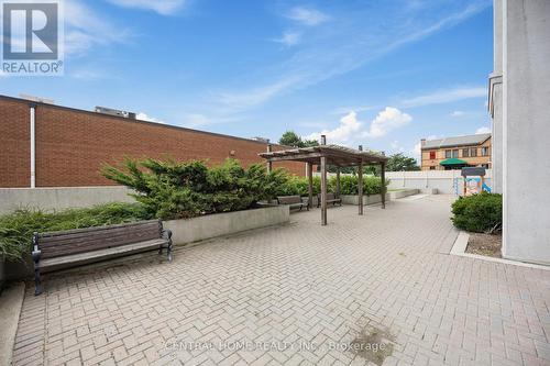 303 - 9015 Leslie Street, Richmond Hill, ON - Outdoor