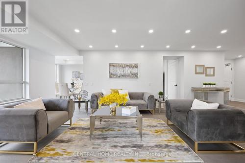 303 - 9015 Leslie Street, Richmond Hill, ON - Indoor Photo Showing Living Room