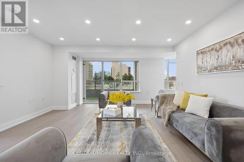 303 - 9015 Leslie Street, Richmond Hill, ON - Indoor Photo Showing Living Room