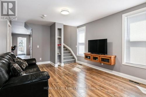 3161 Peter Street, Windsor, ON - Indoor Photo Showing Living Room