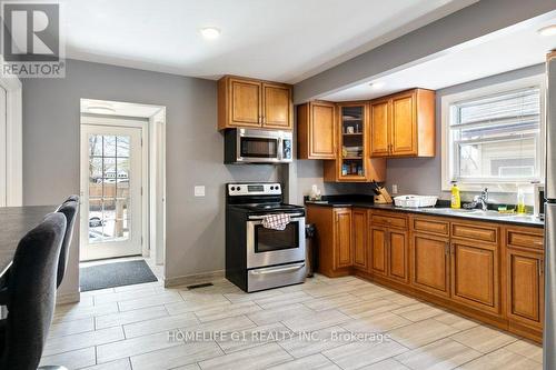 3161 Peter Street, Windsor, ON - Indoor Photo Showing Kitchen