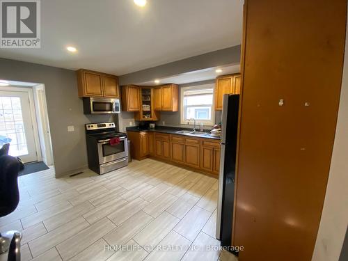 3161 Peter Street, Windsor, ON - Indoor Photo Showing Kitchen With Double Sink