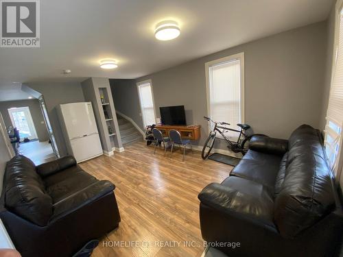 3161 Peter Street, Windsor, ON - Indoor Photo Showing Living Room