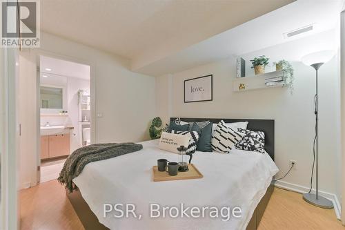 1102 - 8 York Street, Toronto, ON - Indoor Photo Showing Bedroom