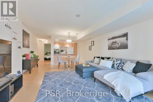 1102 - 8 York Street, Toronto, ON - Indoor Photo Showing Living Room