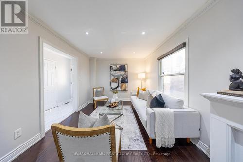 1011 Albacore Manor, Pickering, ON - Indoor Photo Showing Living Room