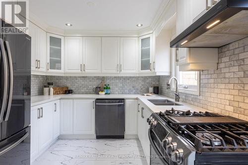 1011 Albacore Manor, Pickering, ON - Indoor Photo Showing Kitchen With Double Sink With Upgraded Kitchen