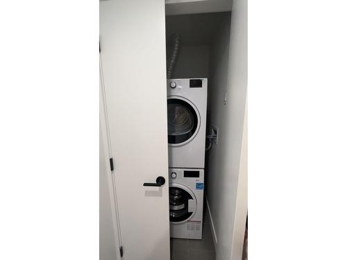 1101 10448 University Drive, Surrey, BC - Indoor Photo Showing Laundry Room