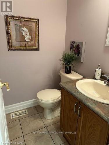 24 Metcalfe Street, Thorold, ON - Indoor Photo Showing Bathroom