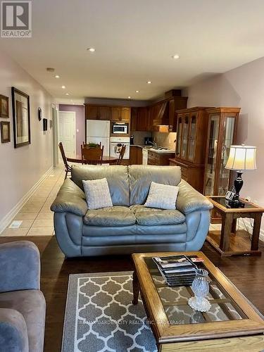 24 Metcalfe Street, Thorold, ON - Indoor Photo Showing Living Room