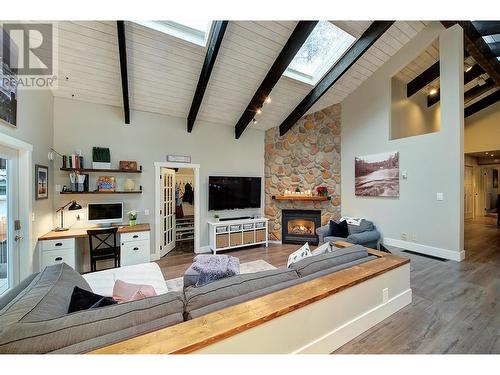 3315 Mcmurchie Road, West Kelowna, BC - Indoor Photo Showing Living Room With Fireplace