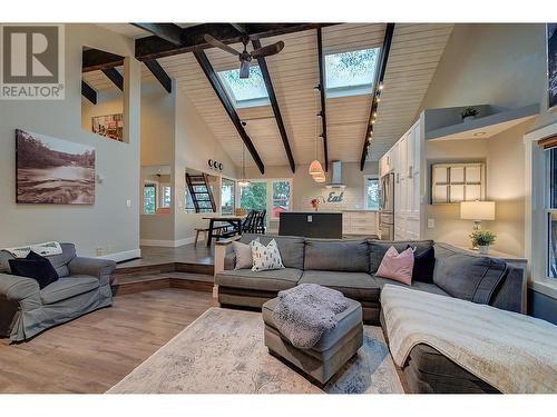 3315 Mcmurchie Road, West Kelowna, BC - Indoor Photo Showing Living Room