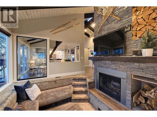 3315 Mcmurchie Road, West Kelowna, BC - Indoor Photo Showing Living Room With Fireplace