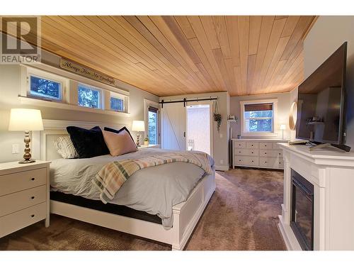 3315 Mcmurchie Road, West Kelowna, BC - Indoor Photo Showing Bedroom