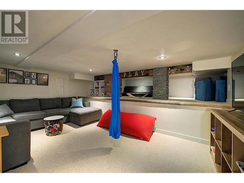 3315 Mcmurchie Road, West Kelowna, BC - Indoor Photo Showing Living Room