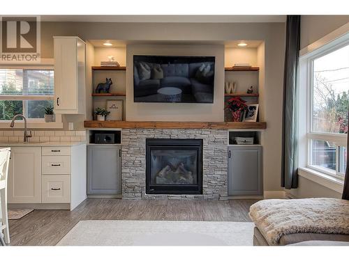 3315 Mcmurchie Road, West Kelowna, BC - Indoor Photo Showing Living Room With Fireplace