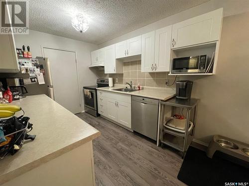 104 2511 Neff Road E, Regina, SK - Indoor Photo Showing Kitchen