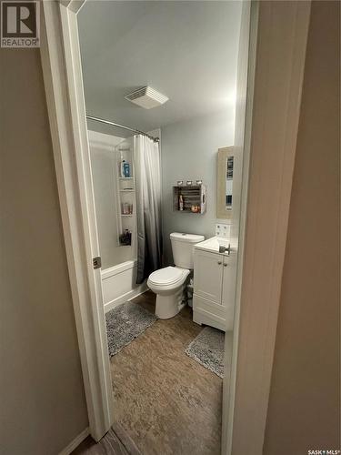 104 2511 Neff Road E, Regina, SK - Indoor Photo Showing Bathroom