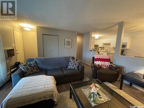 104 2511 Neff Road E, Regina, SK - Indoor Photo Showing Living Room