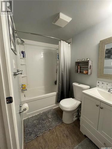 104 2511 Neff Road E, Regina, SK - Indoor Photo Showing Bathroom