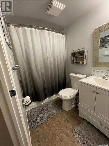 104 2511 Neff Road E, Regina, SK - Indoor Photo Showing Bathroom