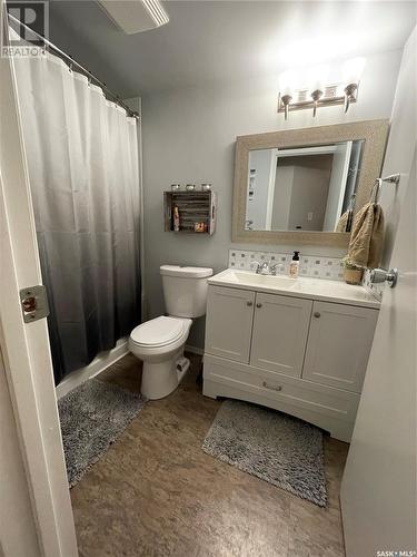 104 2511 Neff Road E, Regina, SK - Indoor Photo Showing Bathroom