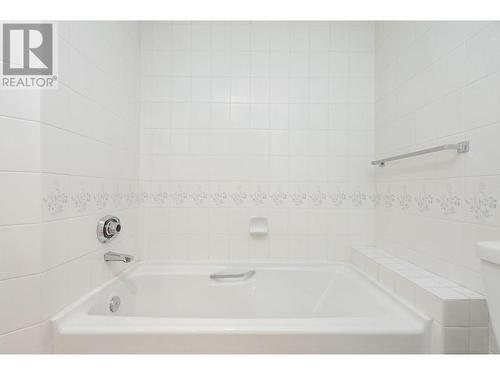 414 1150 Quayside Drive, New Westminster, BC - Indoor Photo Showing Bathroom