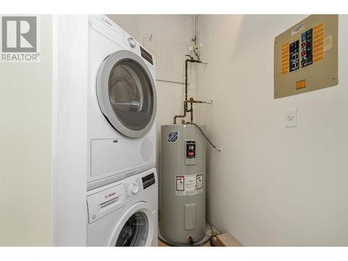 414 1150 Quayside Drive, New Westminster, BC - Indoor Photo Showing Laundry Room