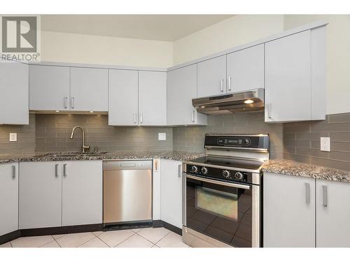 414 1150 Quayside Drive, New Westminster, BC - Indoor Photo Showing Kitchen With Upgraded Kitchen