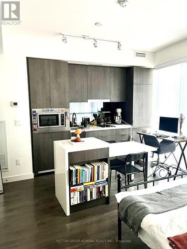 912 - 215 Queen Street W, Toronto, ON - Indoor Photo Showing Kitchen