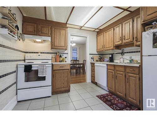 11044 81 Av Nw, Edmonton, AB - Indoor Photo Showing Kitchen