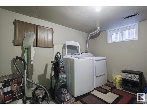 11044 81 Av Nw, Edmonton, AB - Indoor Photo Showing Laundry Room