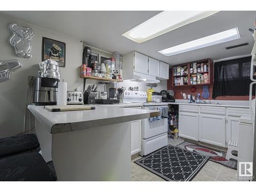 11044 81 Av Nw, Edmonton, AB - Indoor Photo Showing Kitchen