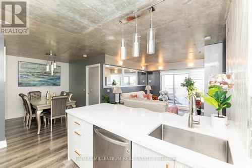 502 - 50 Disera Drive, Vaughan, ON - Indoor Photo Showing Kitchen