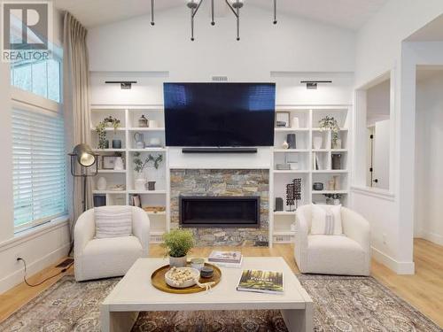 4060 Saturna Ave, Powell River, BC - Indoor Photo Showing Living Room With Fireplace