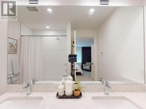 4060 Saturna Ave, Powell River, BC - Indoor Photo Showing Bathroom